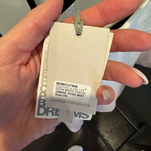 Barefoot Dreams Ocean Breeze Poncho Ombre Rose Mist Cozy Chic Ultra Lite OS - Picture 4 of 4
